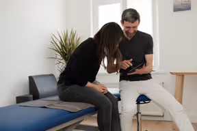 Patient wird physiotherapeutisch beraten